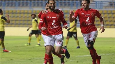 الأهلي يتقدم على دجلة في الشوط الأول بتصويبة السولية