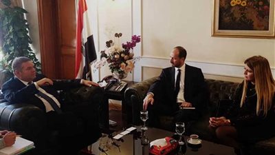 وزير قطاع الأعمال يبحث مع 