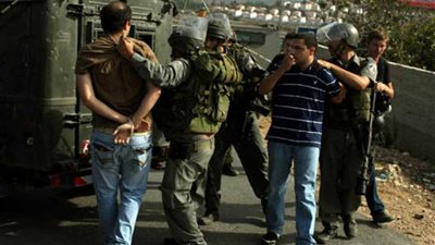 قوات الاحتلال الإسرائيلي تعتقل ثمانية فلسطينيين من الضفة الغربية