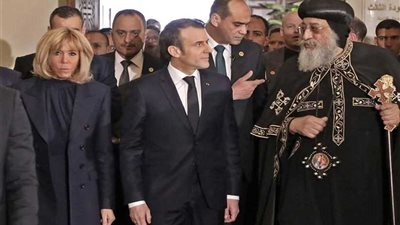 ماكرون وقرينته يتفقدان كاتدرائية العباسية مع البابا تواضروس (فيديو)