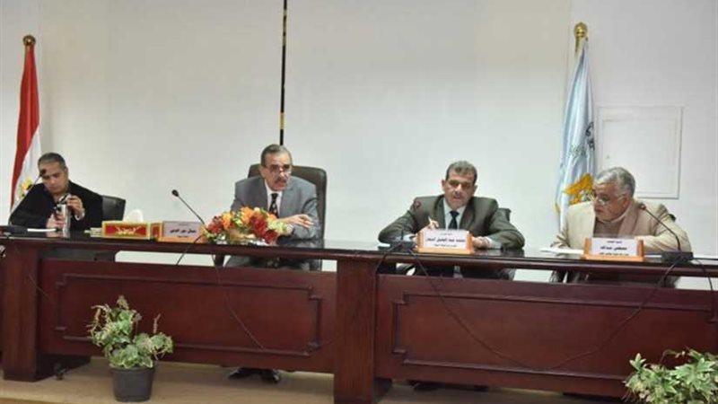 محافظ أسيوط يستعرض