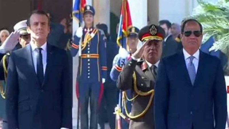 ماكرون يصل إلى قصر