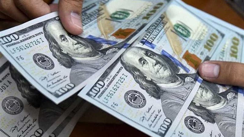 ٤ أسباب لهبوط الدولار..