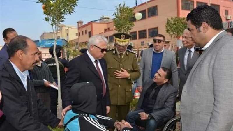 مرور البحيرة يحتفل