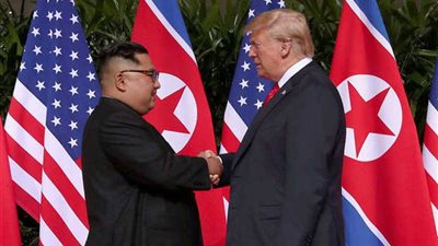 كوريا الشمالية تطالب بتخفيف العقوبات قبيل لقاء ترامب وكيم
