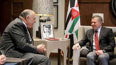 شكري يلتقي الملك عبدالله الثاني في مُستهل زيارته إلى الأردن