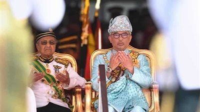 السلطان تنكو عبد الله يؤدي اليمين ملكًا لماليزيا