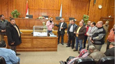 قرعة علنية لاختيار 10 ميكروباصات لخط (الأزهر - المعلمين الجديد) بأسيوط