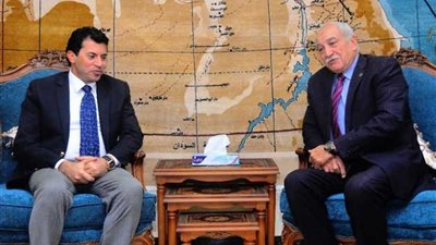 وزير الرياضة يلتقي شباب منتدى الجامعات