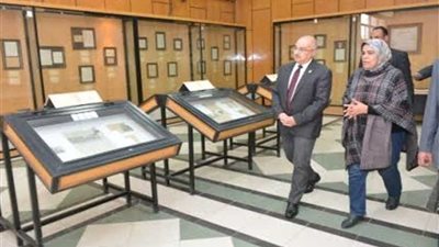 رئيس جامعة أسيوط يتفقد المتحف الوثائقي وصالات الامتحانات.. صور