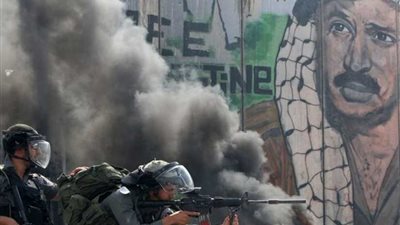 مركز فلسطيني: 11 شهيدا و1200 جريح و450 معتقلا وهدم 35 منزلا ومنشأة خلال يناير