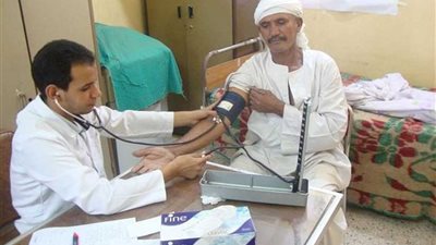 بني سويف..فحص 1051 مواطنا في قافلة طبية بقرية بني حدير