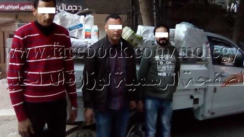 ضبط 3 أشخاص يروجون