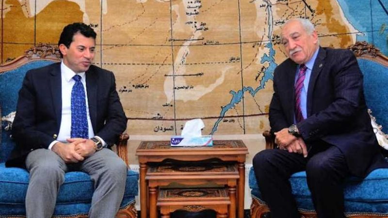 وزير الرياضة يلتقي