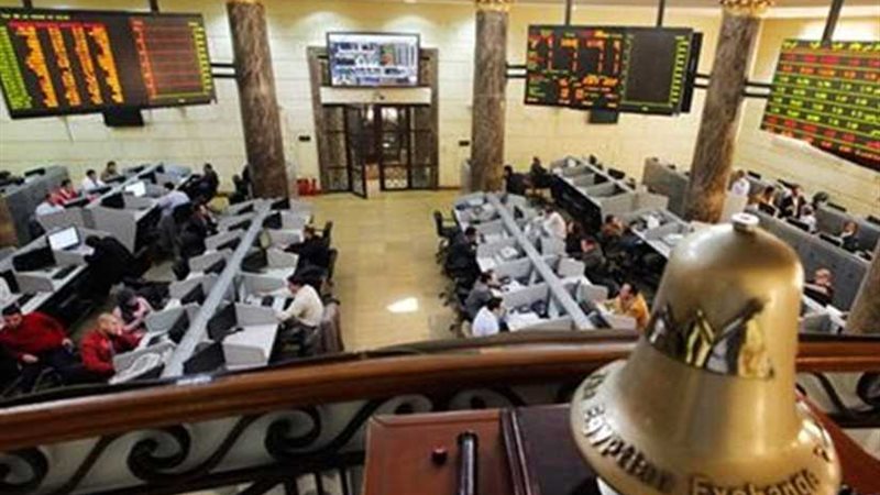 أداء متباين لمؤشرات