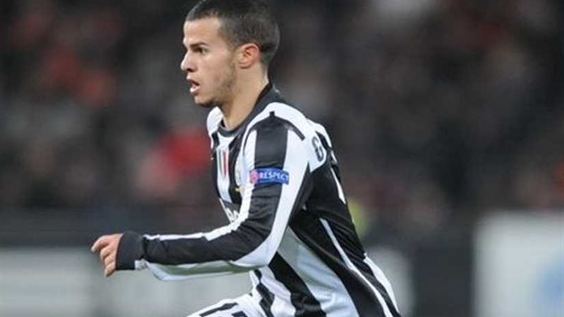 الهلال السعودي يتعاقد