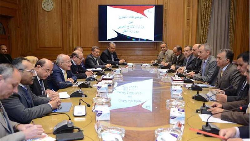 العصار و عرفات يبحثان