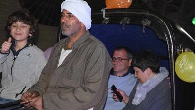 جولة لوزيري الآثار والسياحة والسفراء الأجانب بالحناطير في المنيا