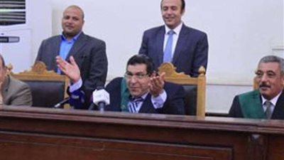 تأجيل إعادة محاكمة 5 متهمين بـ