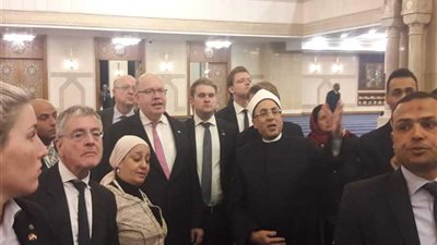 عفيفي لوزير الاقتصاد الألماني: مصر قدمت نموذجًا حضاريًا للعالم في التعايش السلمي