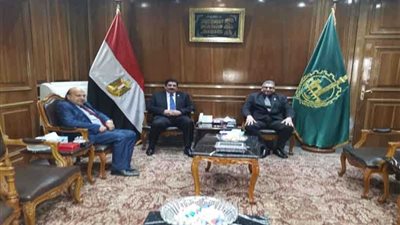 محافظ القليوبية يبحث مع طب بنها تفعيل مبادرة 