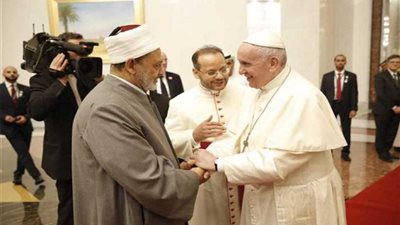 موجز الرابعة.. بابا الفاتيكان يشارك في اجتماع مجلس حكماء المسلمين.. وحصاد التعاون بين مصر وفرنسا 