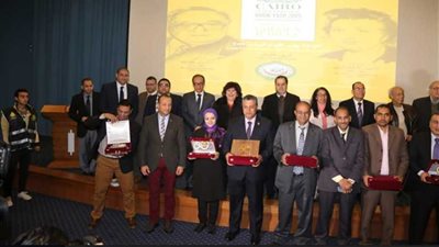 وزيرة الثقافة تسلم جوائز دورة اليوبيل الذهبى لمعرض الكتاب