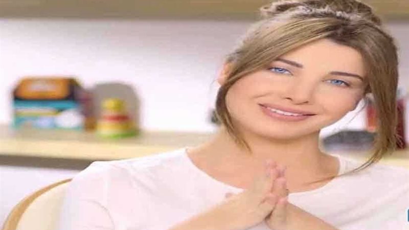 نانسي تضع طفلتها