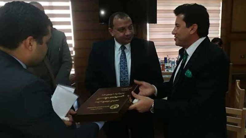 منصور يدعو وزير الشباب