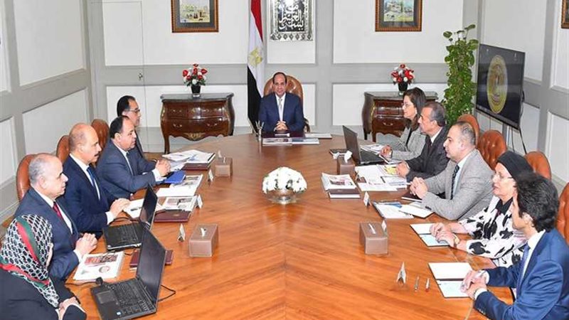 الرئيسى يستعرض مع