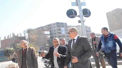 محافظ المنيا يتفقد مزلقان أبو قرقاص الإلكتروني وأعمال التطوير والتجميل