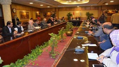 محافظ الغربية يناقش استعدادات المحافظة لتنفيذ مبادرة 