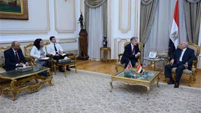 العصار يبحث مع سفير بريطانيا فتح مجالات تصنيع المعدات العسكرية والمدنية