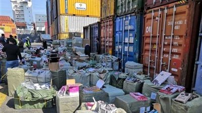 ضبط 2 مليون قطعة مستحضر تجميل قبل تهريبها لداخل البلاد