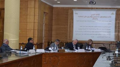 لجنة اختيار عميد تربية بنها تلتقي المرشحين