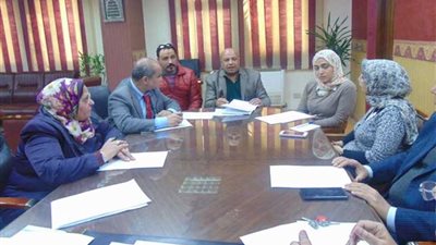 نائب محافظ القاهرة يوجه بإنهاء مشاكل المواطنين