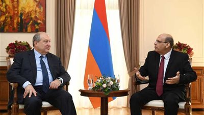 سفير مصر لدى أرمينيا يقدم أوراق الاعتماد للرئيس الأرميني ويلتقي رئيس البرلمان