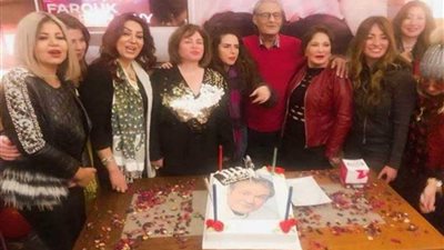 فاروق الفيشاوي يحتفل بعيد ميلاده وسط النجمات بحضور شهيرة (صور)