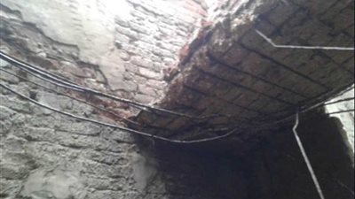 انهيار سلم عقار بالمنزلة ونقل الأسر المتضررة لسكن بديل