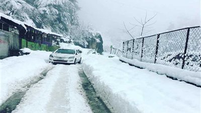 الهند: الثلوج تتسبب في إلغاء الرحلات الجوية بمطار سريناجار الدولي