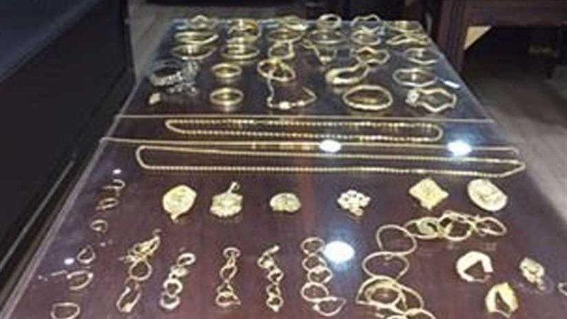 خادمة وعامل يسرقان