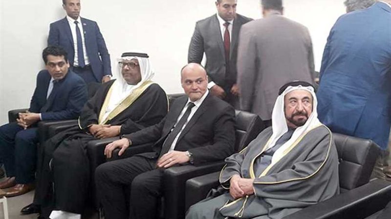 حاكم الشارقة يصل