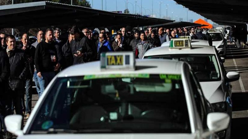 فشل إضراب سائقي الأجرة