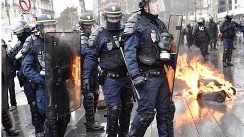 اعتقال سيدة عقب اندلاع