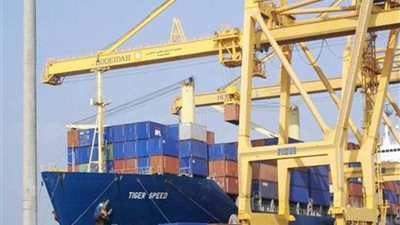 ميناء دمياط يستقبل 8 سفن للحاويات والبضائع العامة