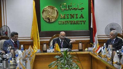 رئيس جامعة المنيا: الالتزام بالجداول الدراسية وتنظيم يوم رياضي بالكليات
