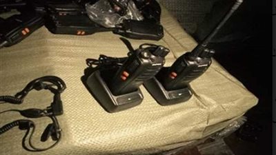 ضبط أجهزة لاسلكية بميناء دمياط.. صور