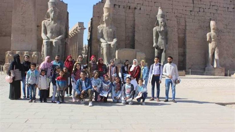 فنان تشكيلي يقود