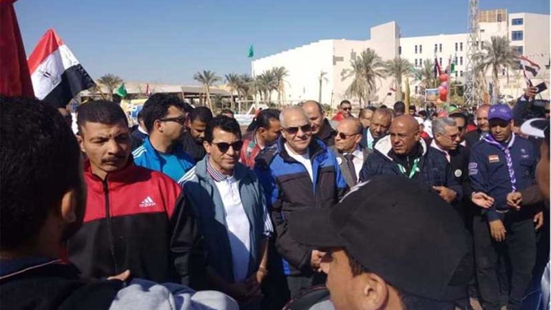 محافظ الجيزة ووزير