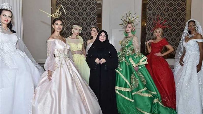 منى المنصوري: الفساتين